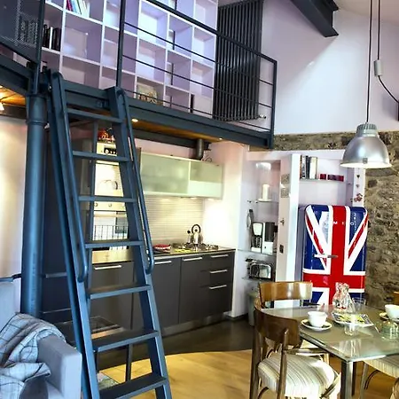 Casa Rossa - Bymyhomeincomo Semesterbostad *