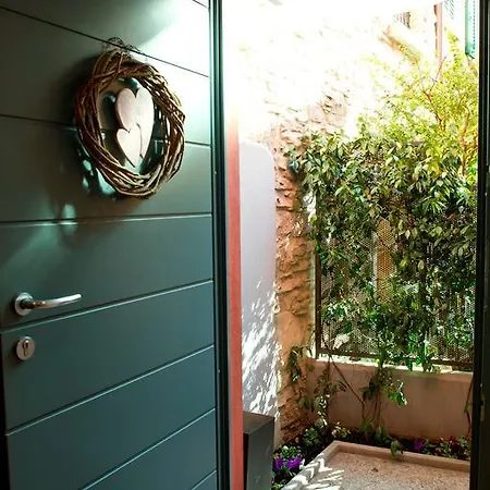 Casa Rossa - Bymyhomeincomo בית נופש צ'רנוביו